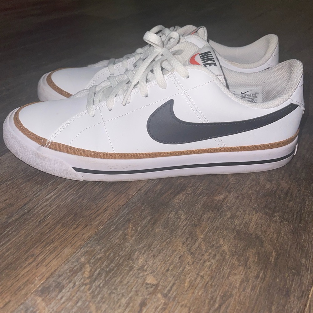 Nike Court Legacy size big kid boys 7 (women’s 8.5) white